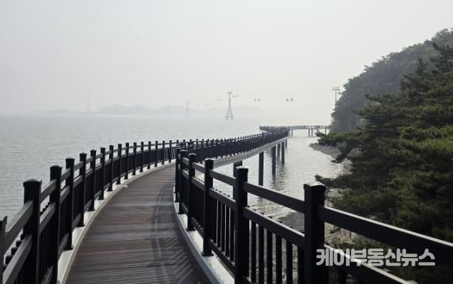 전곡항 층상응회암 해상관찰로