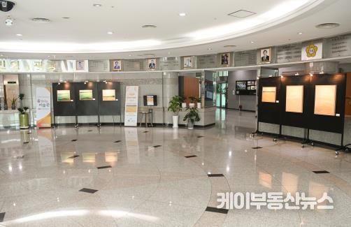 의회 움직이는 미술관 로비