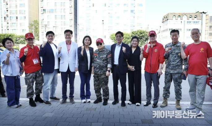 성남시의회, 성남시해병대전우회 안보현장 견학 배웅