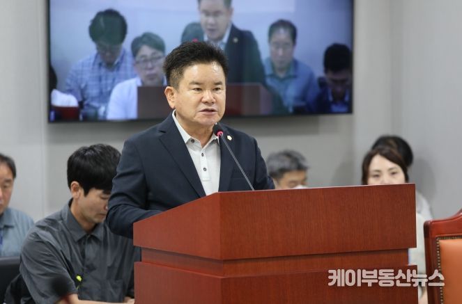 경기도의회 건설교통위원회 소속 문병근 의원(국민의 힘, 수원11)