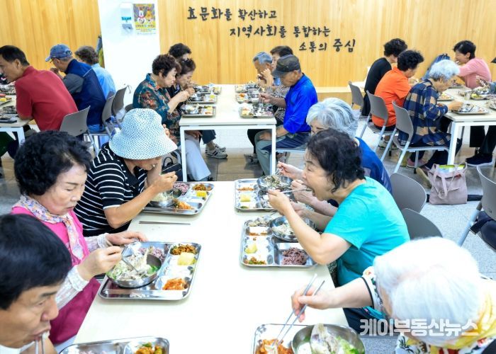 화성시정조효노인복지관 경로식당 전경