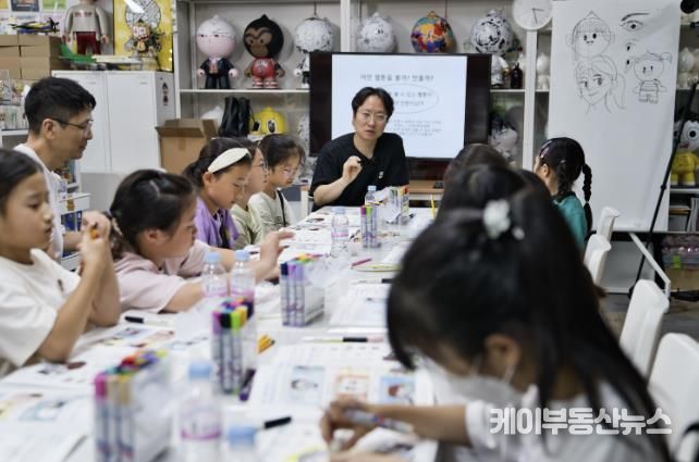 지난 2일, 부천에서 활동 중인 임덕영 웹툰작가 작업실 ‘툰토이 스튜디오’에서 ‘꿈의 스튜디오 부천’ 2차 오픈워크숍이 진행됐다.
