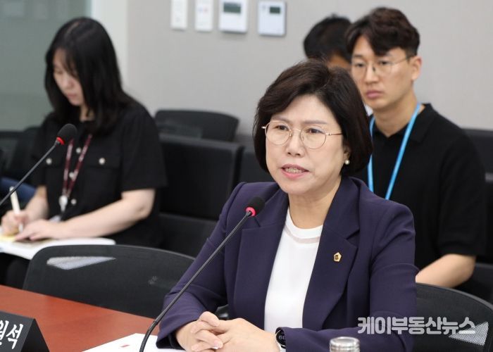 경기도의회 교육행정위원회 이애형 위원장(국민의힘, 수원 세류1·2·3동 및 권선1동)