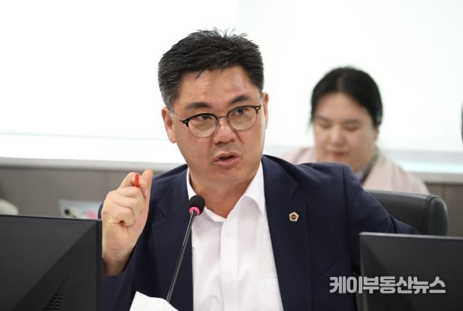 경기도의회 정하용 의원, 경기도 중장년 계속고용지원금 신설 및 배달특급 홍보비 증액 문제 지적