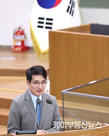 경기도의회 여성가족평생교육위원회 장민수 의원(더불어민주당, 비례)