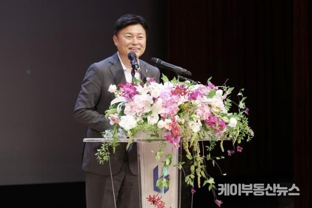 지난 25일, 제29회 노인의 날 기념식에서 조용익 부천시장이 인사말을 전하고 있다.