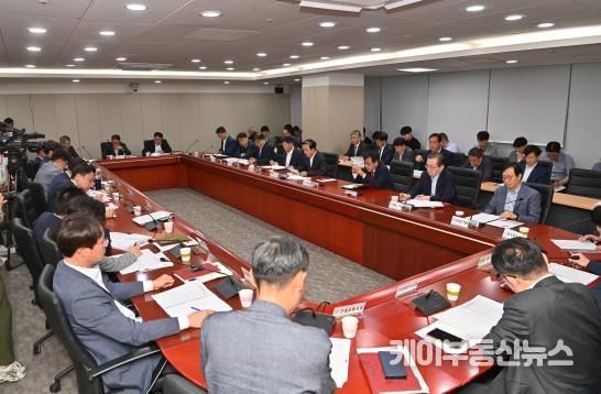 실국원장회의 통해 “민관정이 원팀으로 움직여 줄 것” 당부