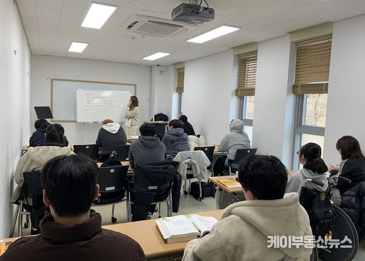하남시학교밖청소년지원센터, 2025년 검정고시 총 65명 합격 성과