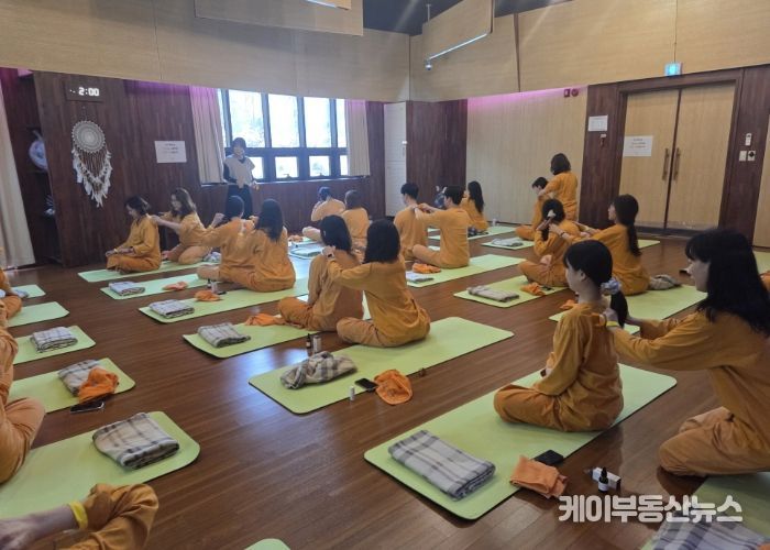 ‘2025년 하반기 민원담당공무원 힐링 워크숍’에서 진행된 아로마 테라피