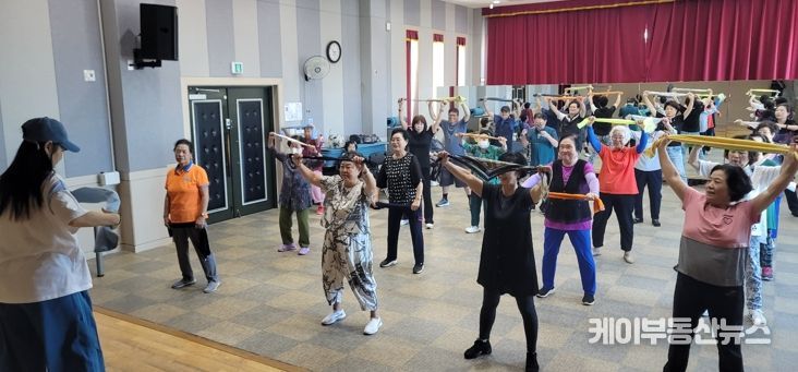 오이도문화복지센터, 시니어 근력보강 프로그램 성료…“튼튼한 나, 활기찬 시니어” 큰 호응