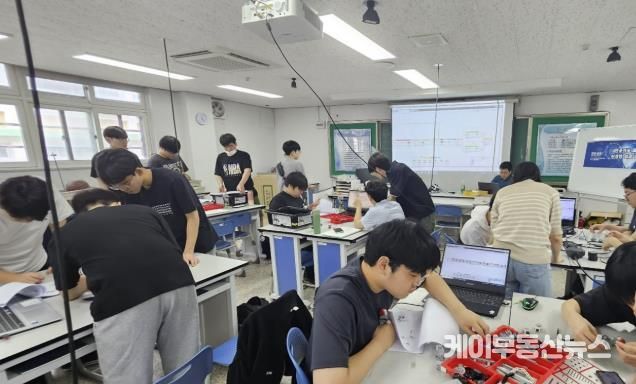 부천과학고의 과학중점학교 당시 ‘꿈틀소리 심화 실험캠프’ 수업 전경