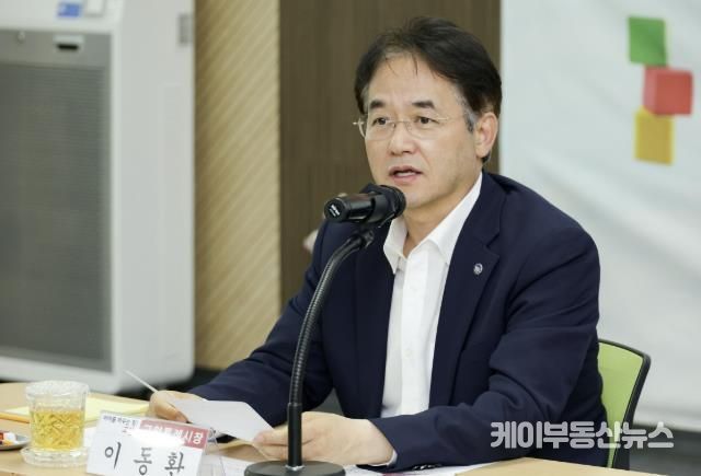 고양시 상반기 적극행정 우수사례 경진대회 시상식에 참석한 이동환 고양특례시장