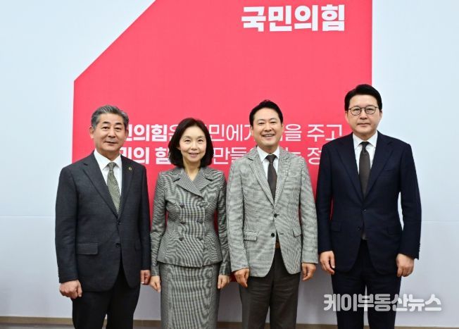 지방의회법 제정 협조요청을 위해 장동혁 당대표 신동욱 수석 최고위원 만난 최호정 의장.