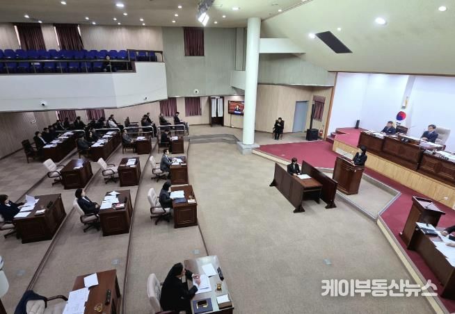 군포시의회는 12월 1일부터 18일까지 제285회 정례회를 운영했다. 2025년도 회기는 이번 정례회 폐회로 마무리됐다.