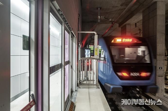 킨텍스역 출발하는 GTX-A(사진 제공=고양소식)