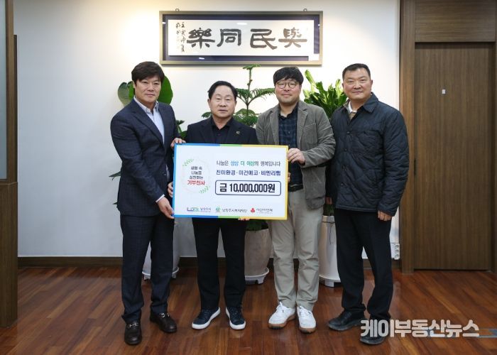 (왼쪽부터) 박성철 비엔리팹 대표, 주광덕 시장, 송대성 미건에코 대표, 김진광 진미환경 대표