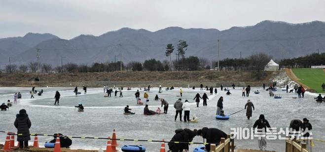 차탄천에서 즐기는 겨울 썰매… 연천군 연천읍 썰매장 운영