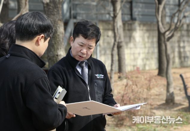 수원시 권선구, 세류2동 ‘흙향기 맨발길’ 개선 현장 방문