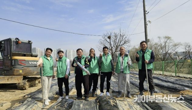 수원시 권선구 곡선동 새마을지도자협의회, ‘사랑의 감자심기’