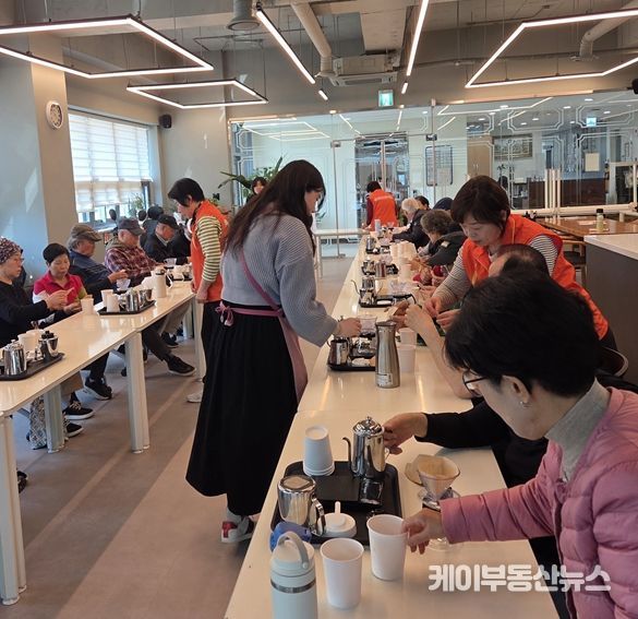 미사1동에 핀 ‘시니어 커피 꽃’, 핸드드립 클래스로 소통의 온도 높여