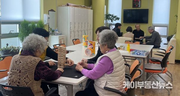 노인보건센터에서 맞춤형 의료 서비스를 제공하고 있다