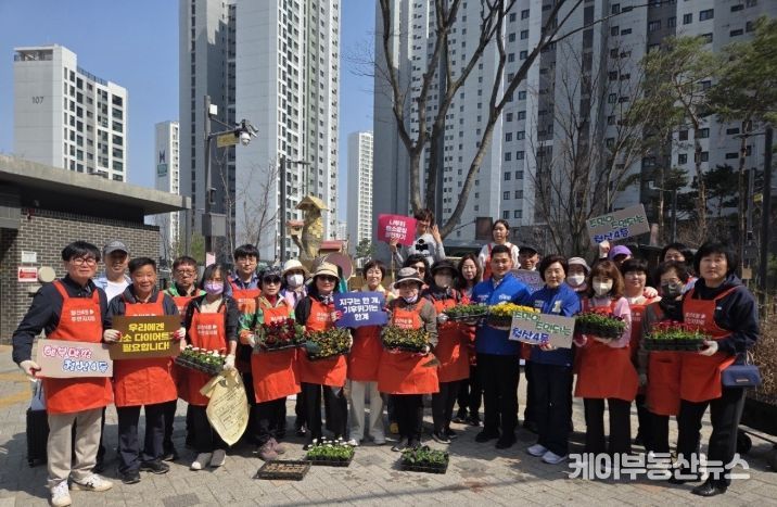 철산4동, 주민과 함께하는 마을 꽃 심기