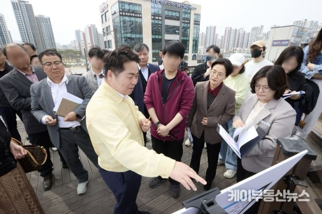 영어도서관 예정지 현장 방문 모습